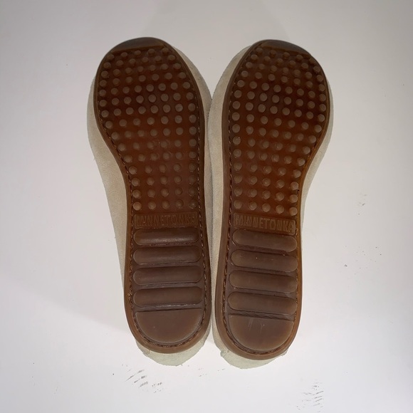 Minnetonka Moccasins Suede Beige Cream Slip On - Picture 10 of 10